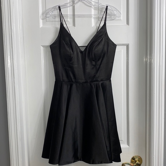 Sherri Hill Dresses & Skirts - Sherri Hill black short satin homecoming dress with pockets